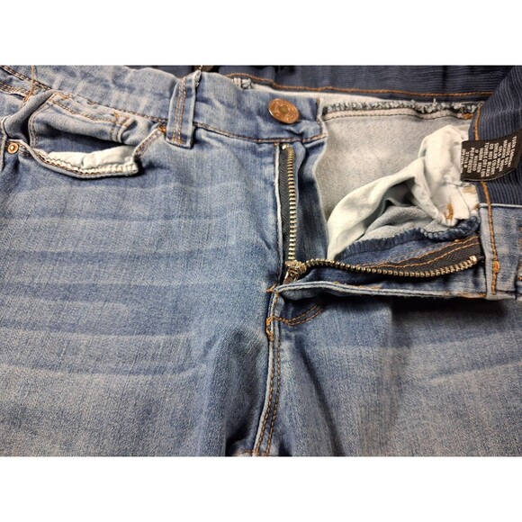 Almost Famous Premium Women’s Size 7 Light Wash Mid Rise Denim Jeans NWT - Picture 3 of 16